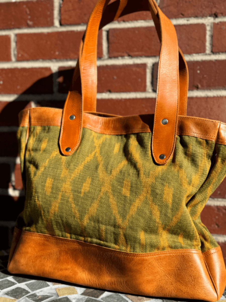 Tote bag with genuine leather and handmade textile