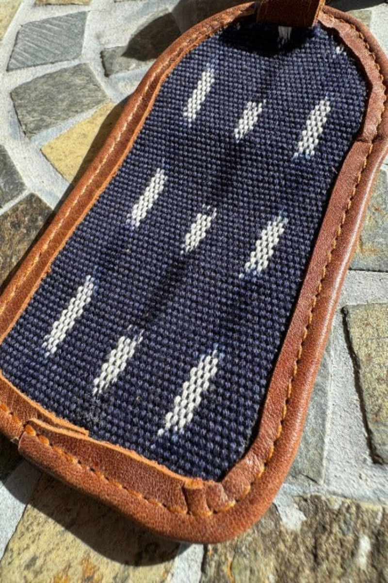 Blue and white pattern on a luggage tag