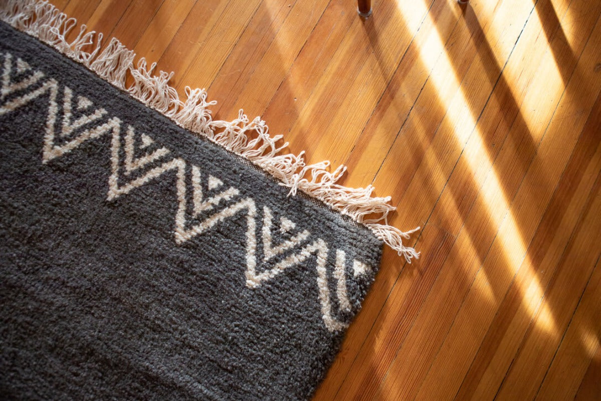 Gray shaggy rug
