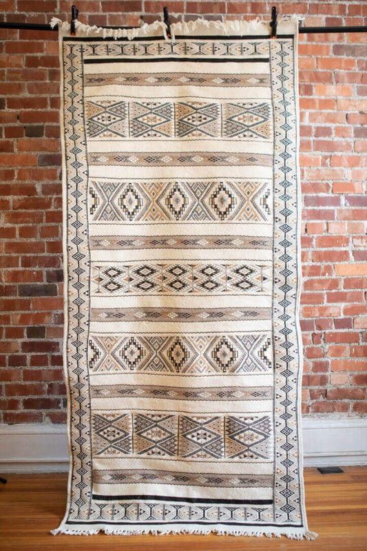 White Berber rug with geometric pattern